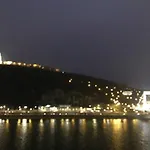 Appartement Riverside Flat With King Castle View *