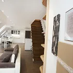 Riverside Flat With King Castle View