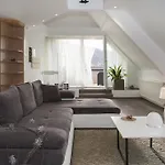 Appartement Riverside Flat With King Castle View *