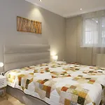 Appartement Riverside Flat With King Castle View