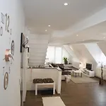 Riverside Flat With King Castle View * Boedapest