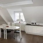 Appartement Riverside Flat With King Castle View