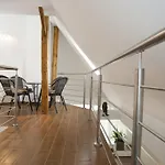 Riverside Flat With King Castle View Appartement