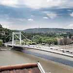 Riverside Flat With King Castle View Appartement