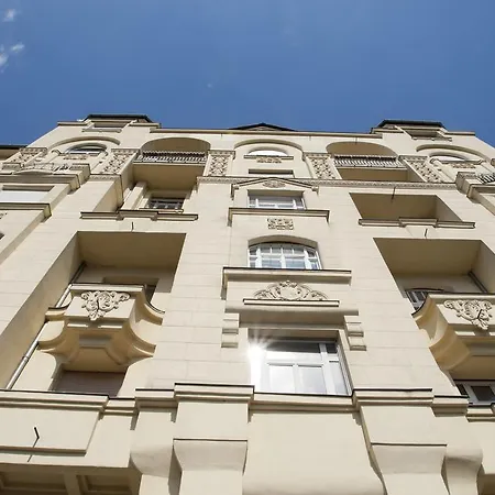 Riverside Flat With King Castle View Apartment