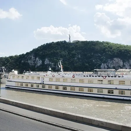 Riverside Flat With King Castle View * 부다페스트