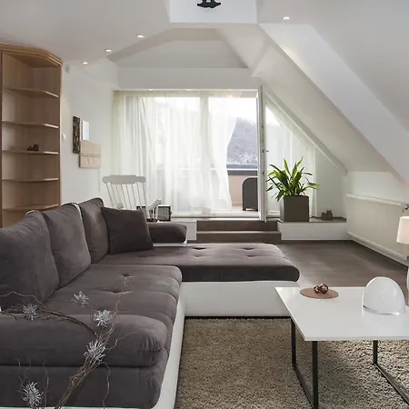 Apartment Riverside Flat With King Castle View *