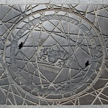 Riverside Flat With King Castle View