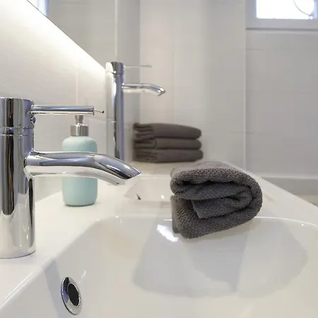 Riverside Flat With King Castle View Apartament