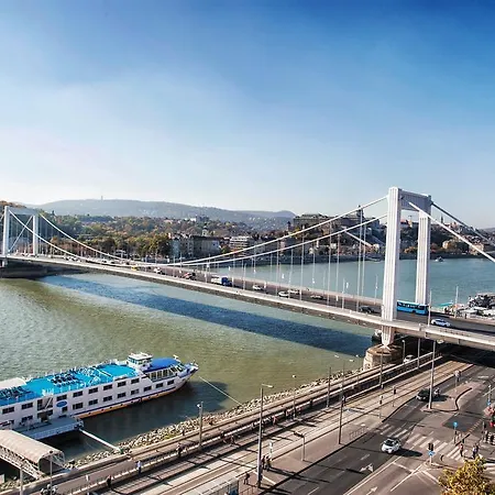 Apartment Riverside Flat With King Castle View *