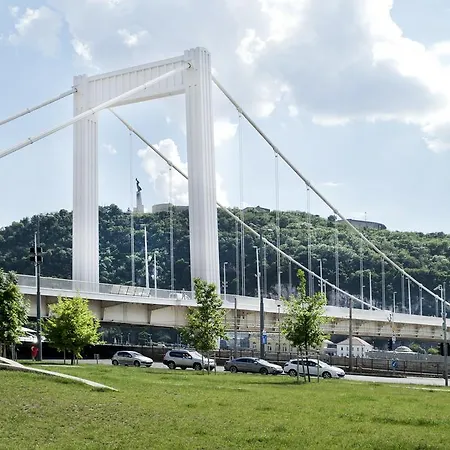Riverside Flat With King Castle View * Βουδαπέστη
