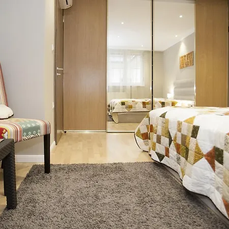 Riverside Flat With King Castle View * בודפשט