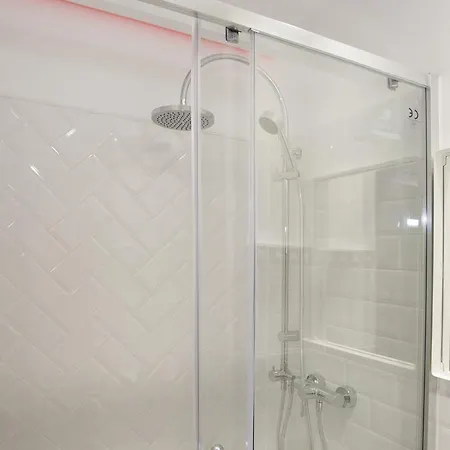 Appartamento Riverside Flat With King Castle View *